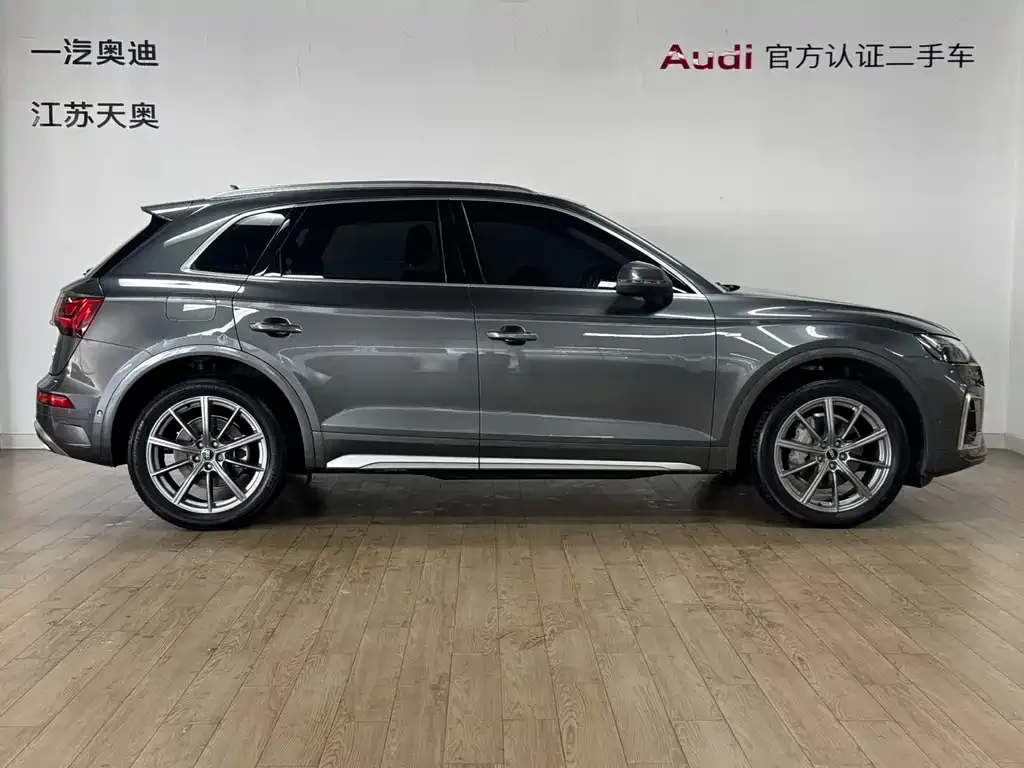 Audi Q5L — фото 10