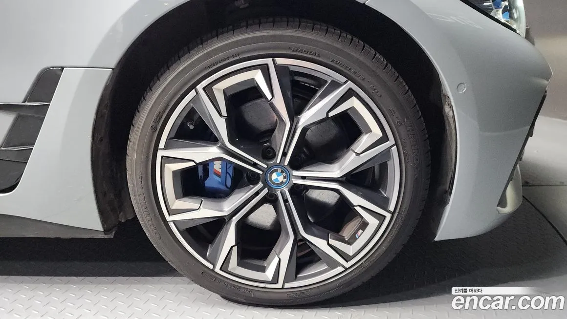 BMW i4 — фото 5