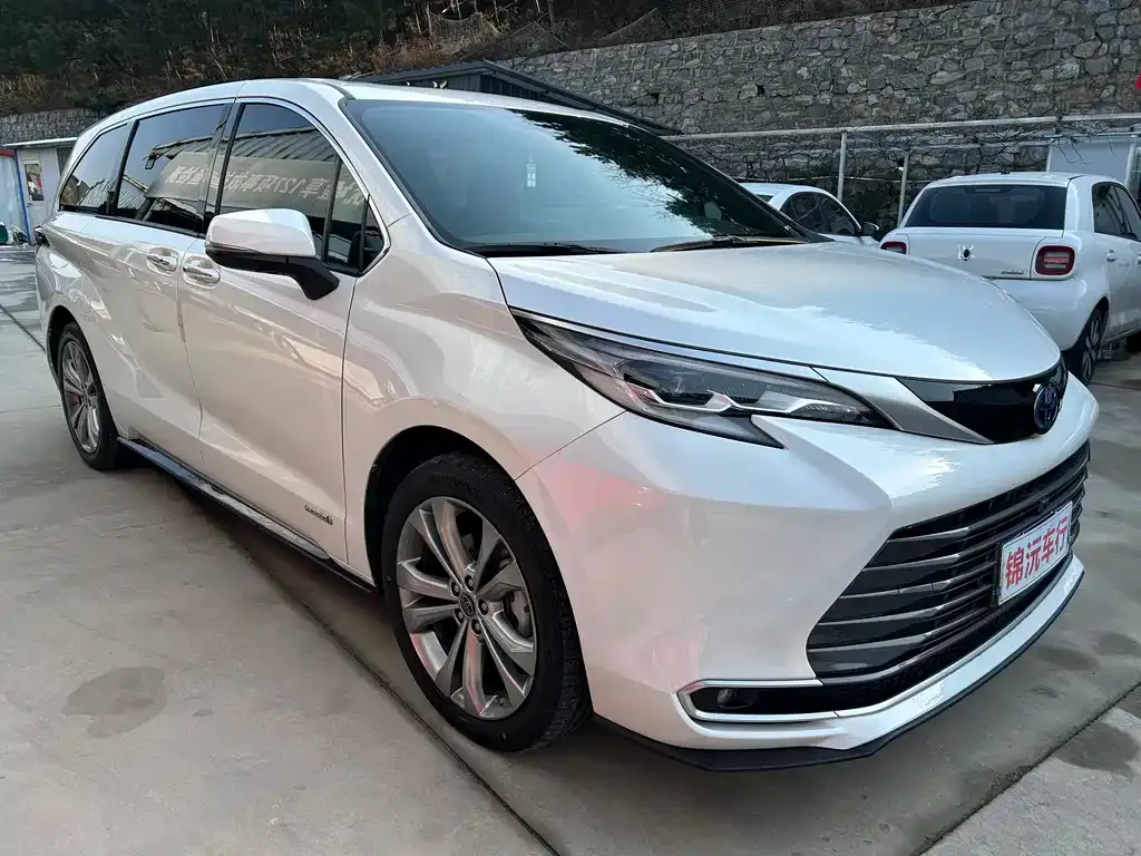 Toyota Sienna — фото 5