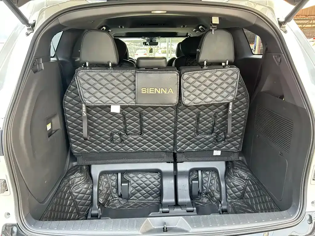 Toyota Sienna — фото 9