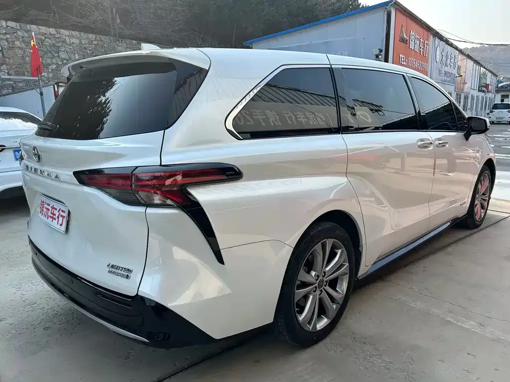 Toyota Sienna — фото 6