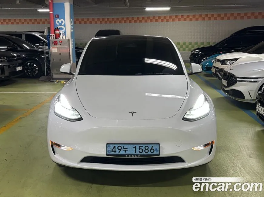 Tesla Model Y — фото 1