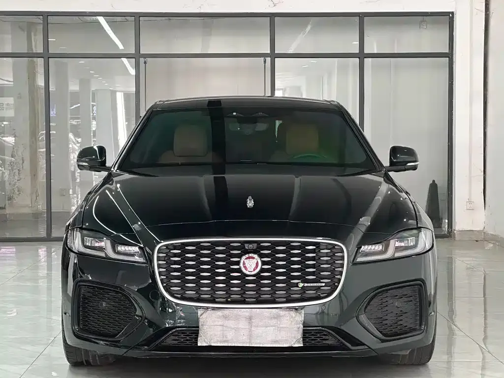 Jaguar XFL — фото 1