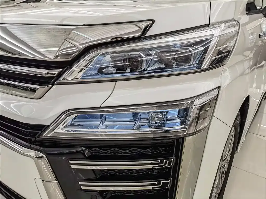 Toyota Vellfire — фото 8