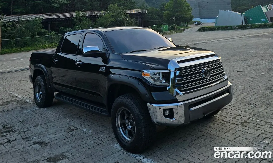 Toyota Tundra — фото 1