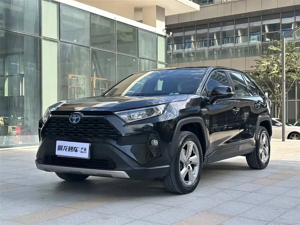 Toyota RAV4 — фото 1