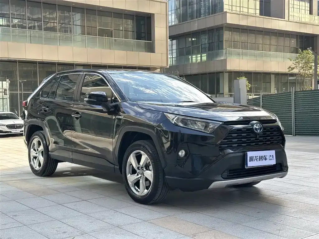 Toyota RAV4 — фото 3