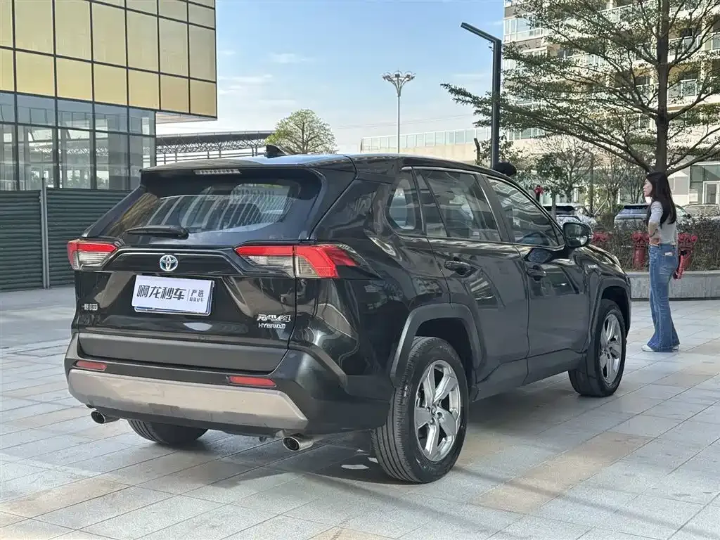 Toyota RAV4 — фото 4