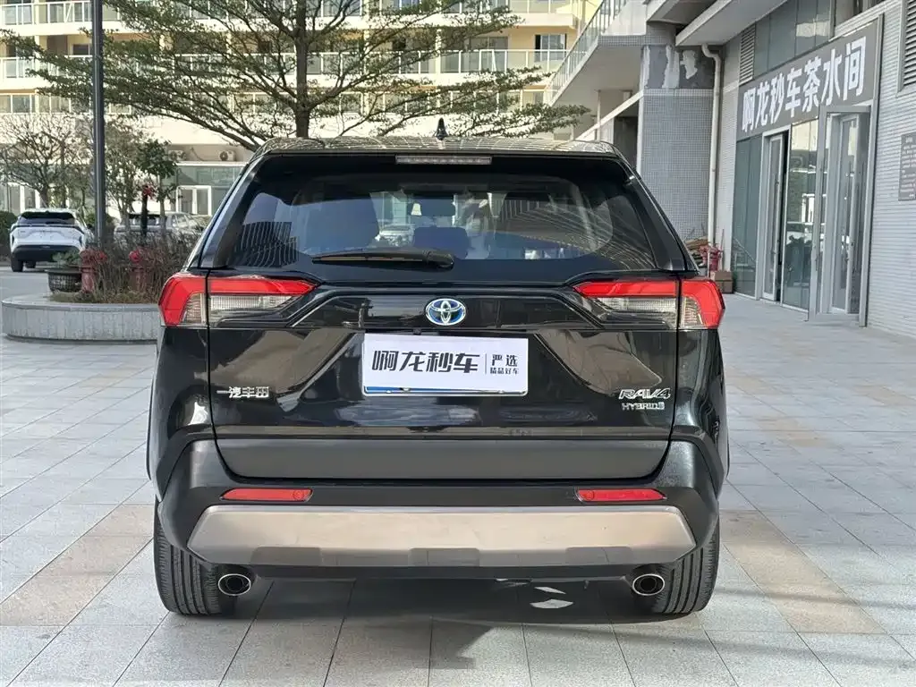 Toyota RAV4 — фото 5
