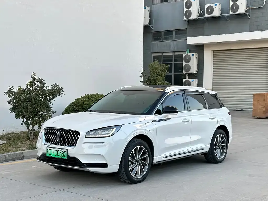 Lincoln Corsair Hybrid — фото 1