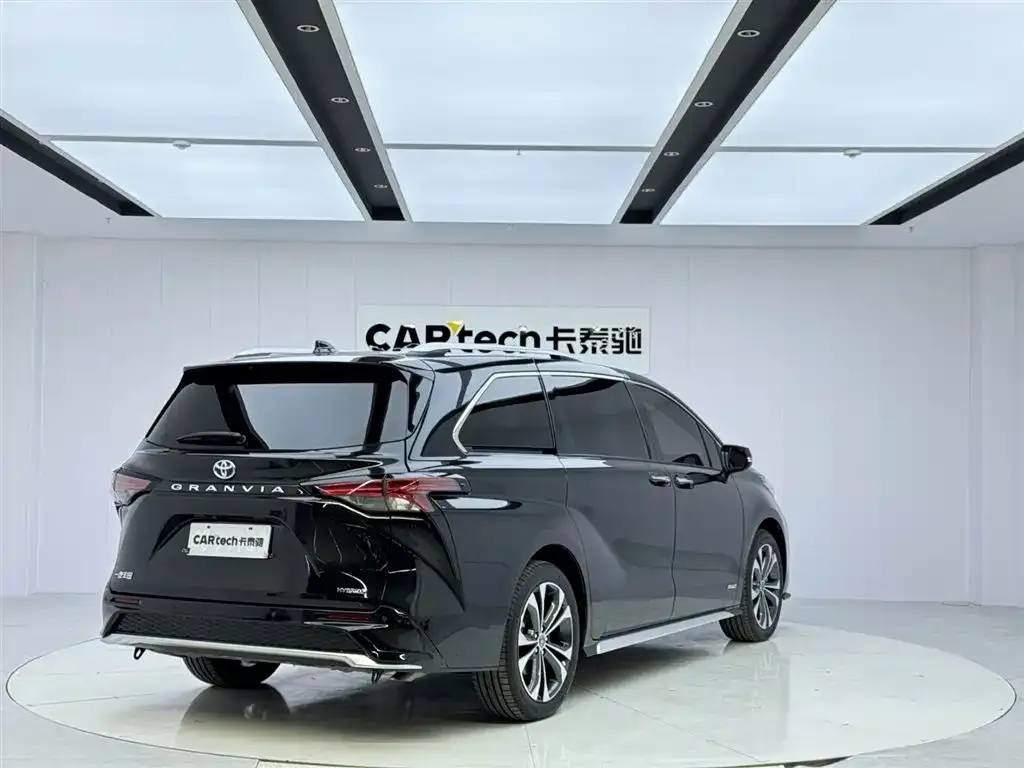 Toyota Granvia — фото 4