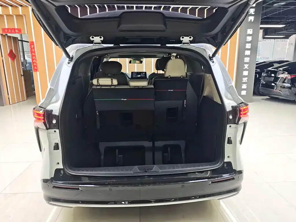Toyota Sienna — фото 5