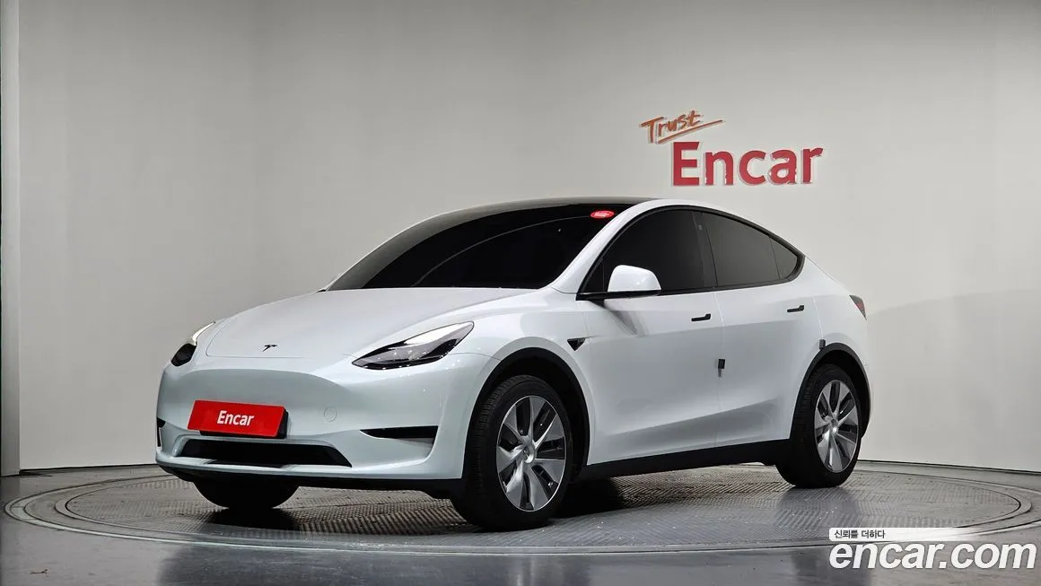 Tesla Model Y — фото 1