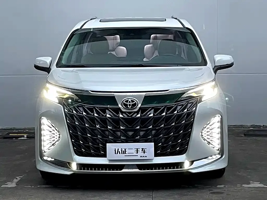 Toyota Granvia — фото 8