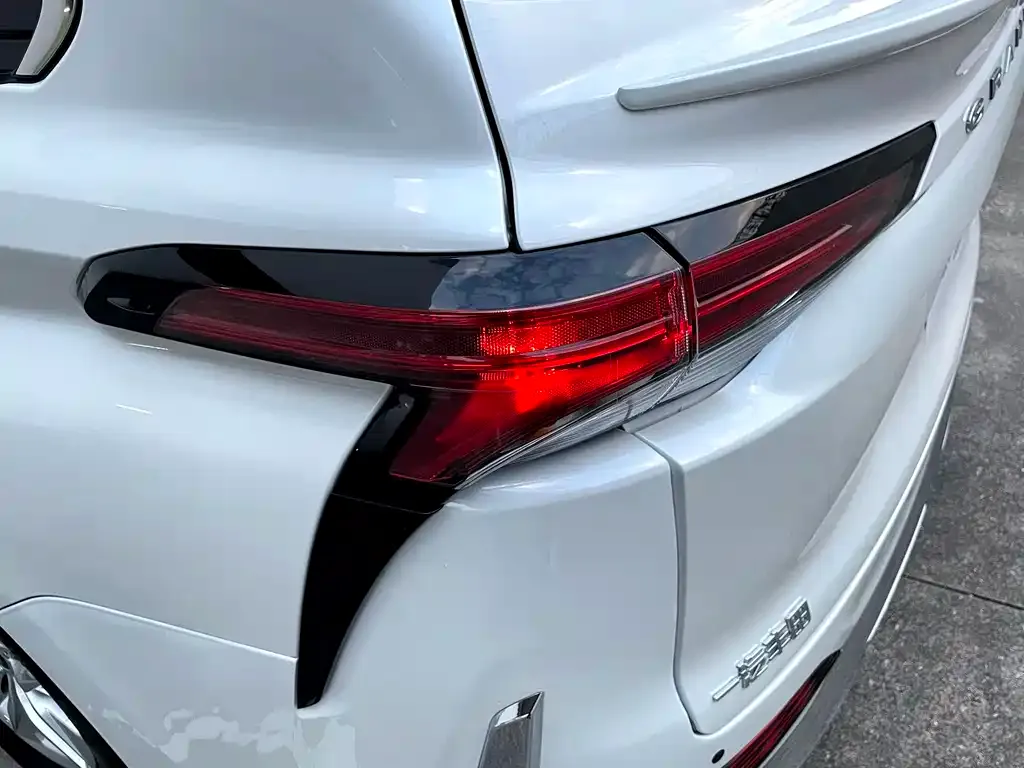 Toyota Granvia — фото 2