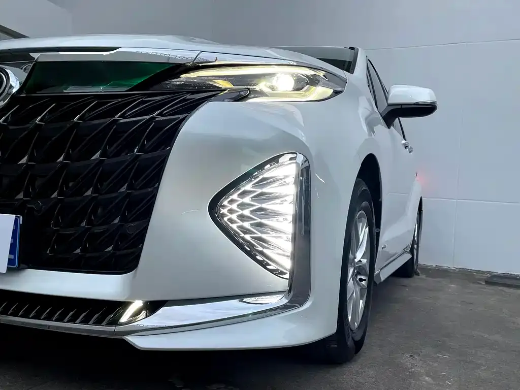 Toyota Granvia — фото 7