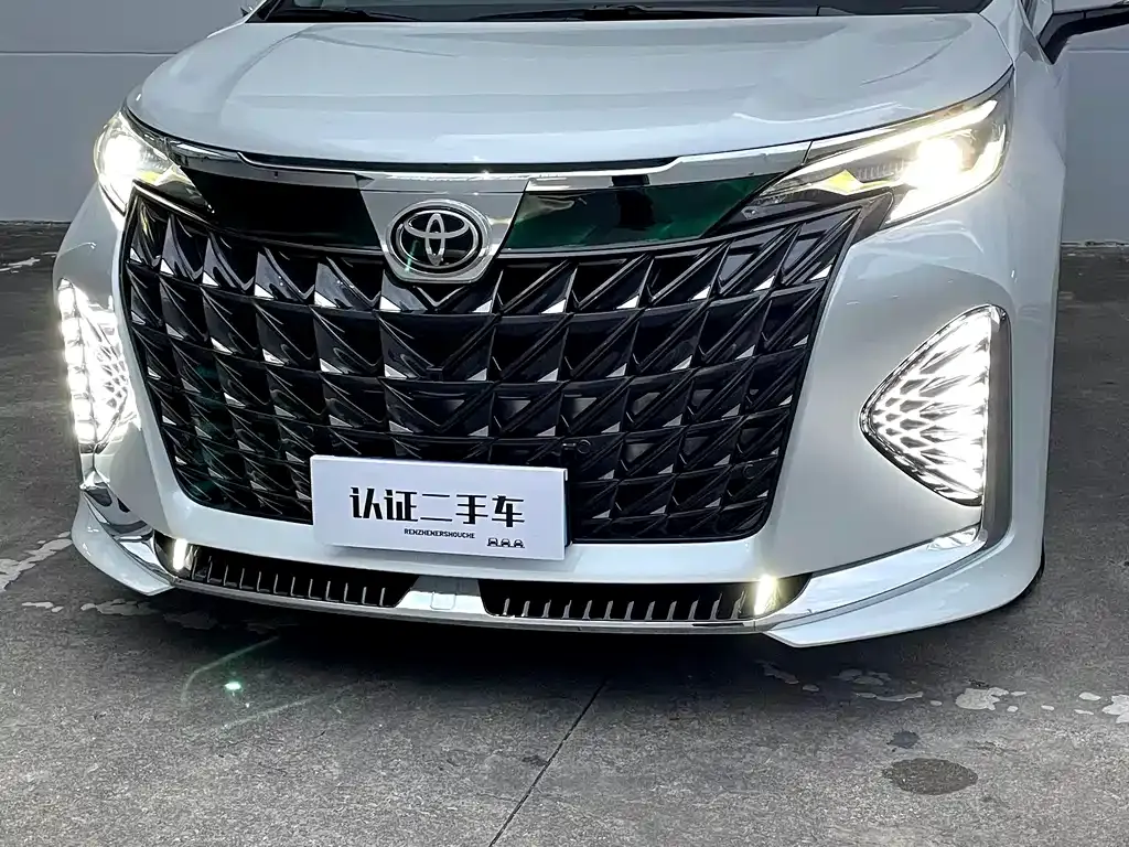 Toyota Granvia — фото 3