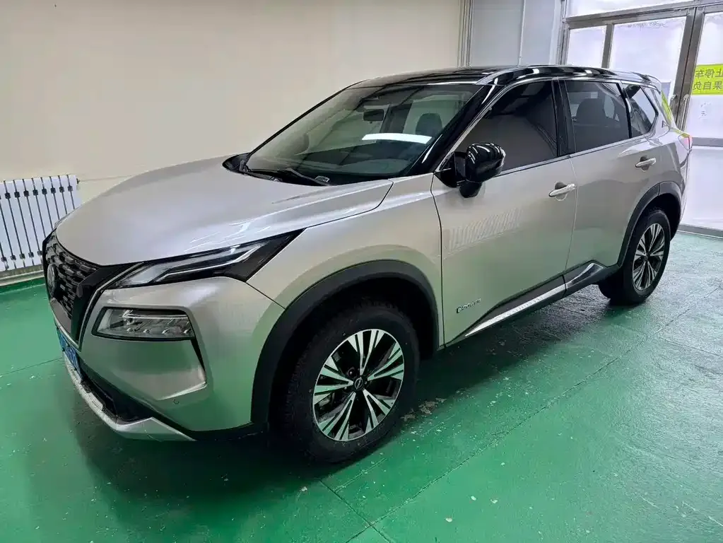 Nissan X-Trail — фото 1