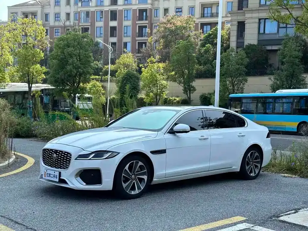Jaguar XFL — фото 1