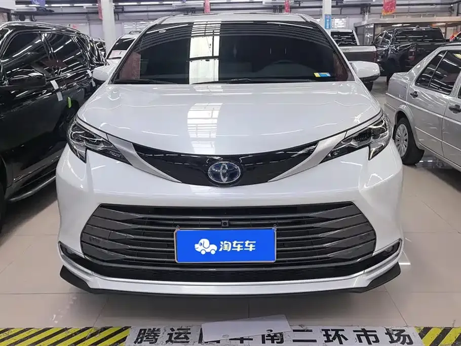 Toyota Sienna — фото 10