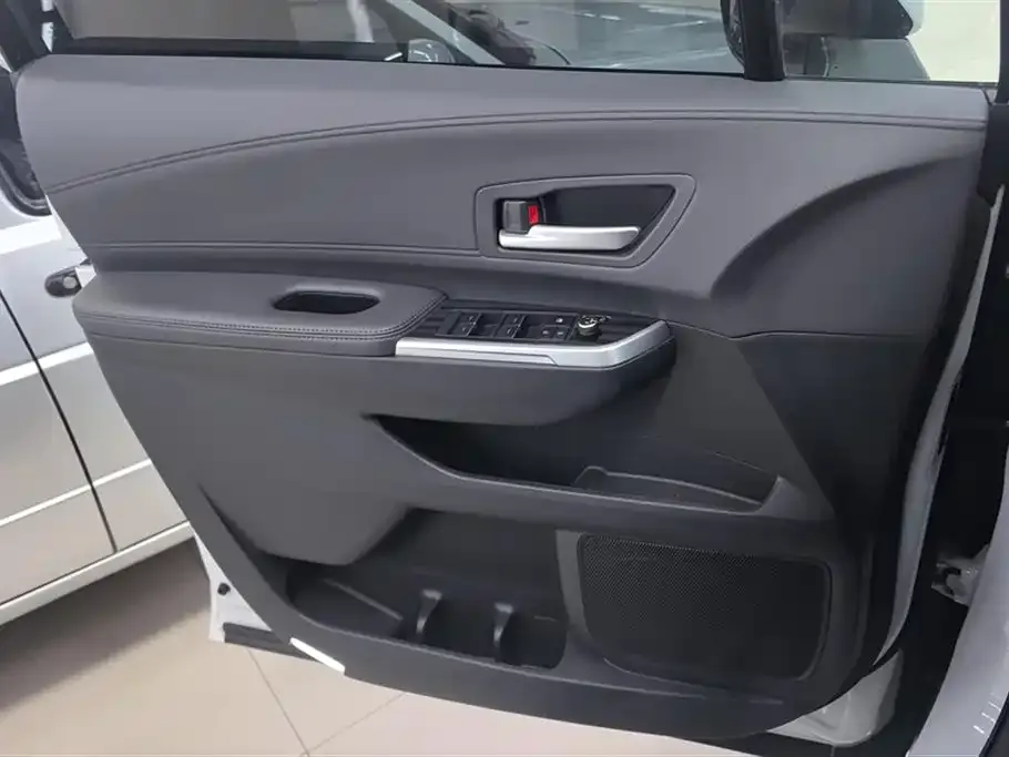Toyota Sienna — фото 2