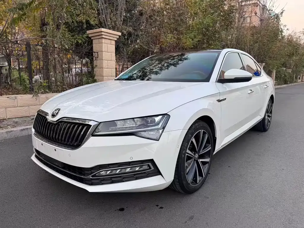 Skoda Superb — фото 1
