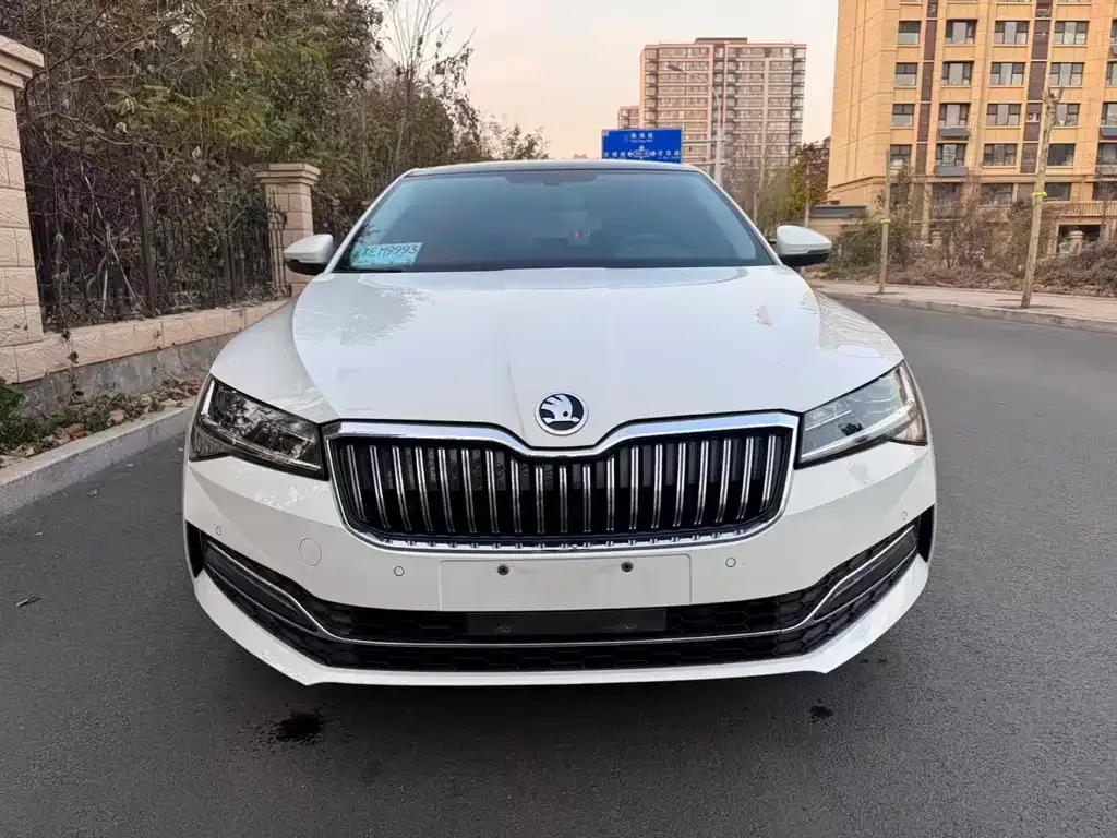 Skoda Superb — фото 2