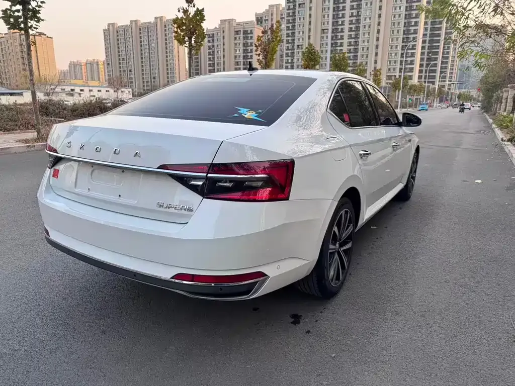 Skoda Superb — фото 4