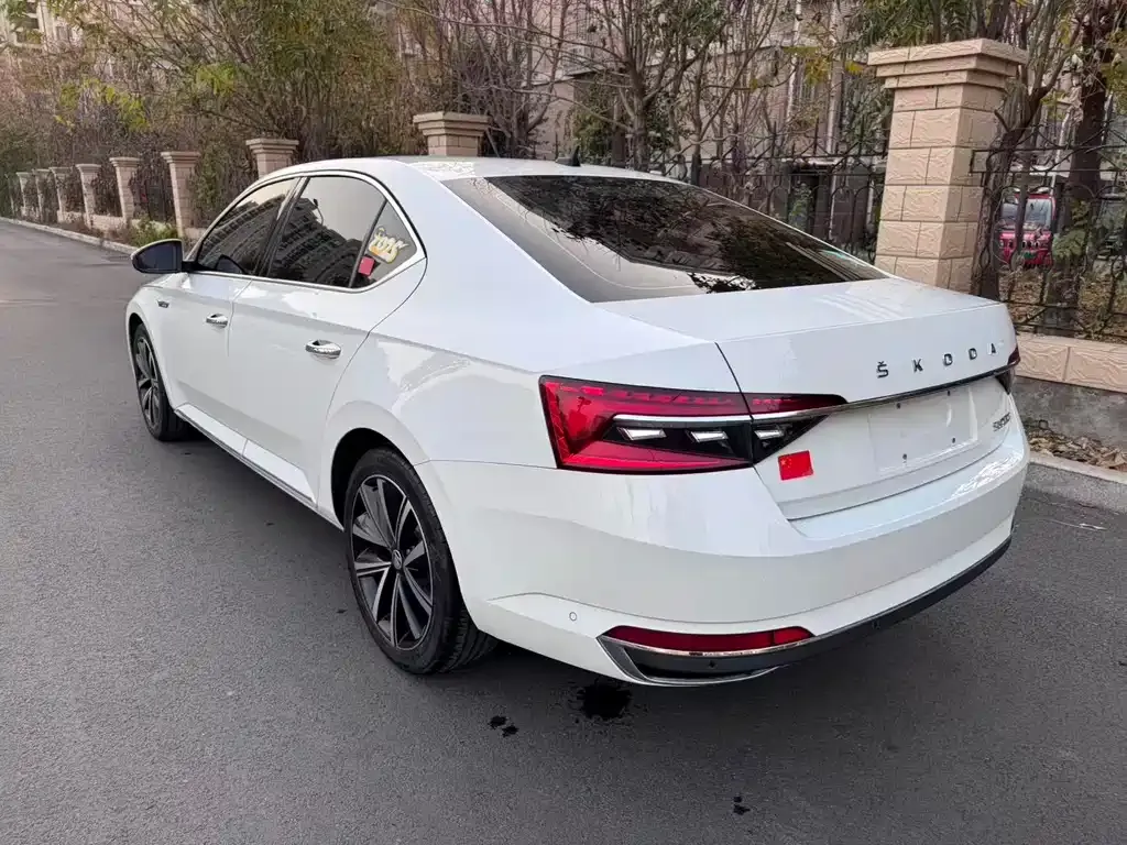 Skoda Superb — фото 5