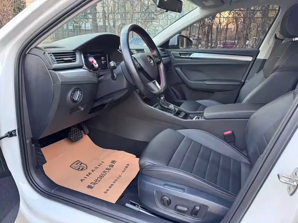 Skoda Superb — фото 7