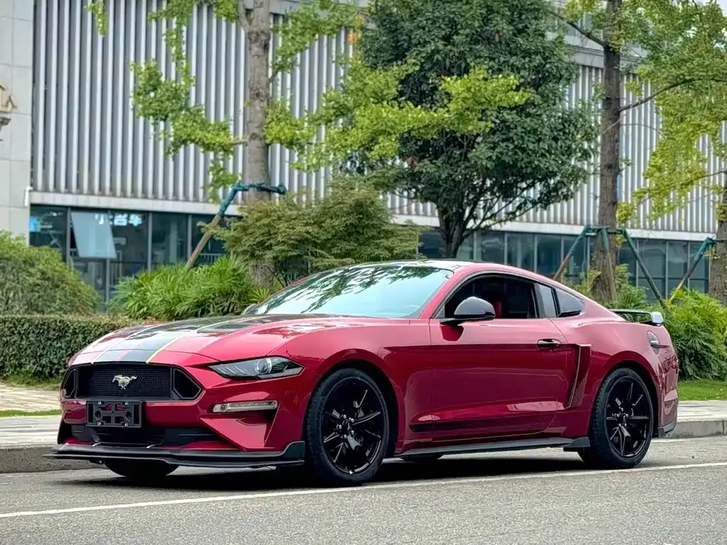 Ford Mustang — фото 1