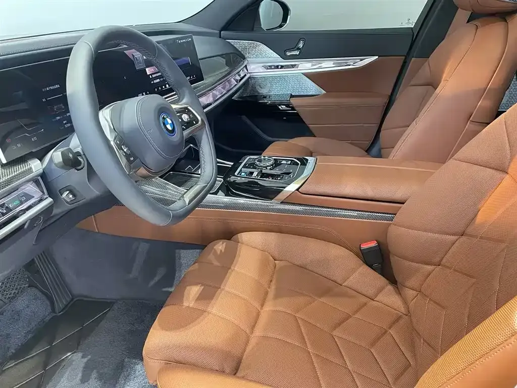 BMW i7 — фото 9
