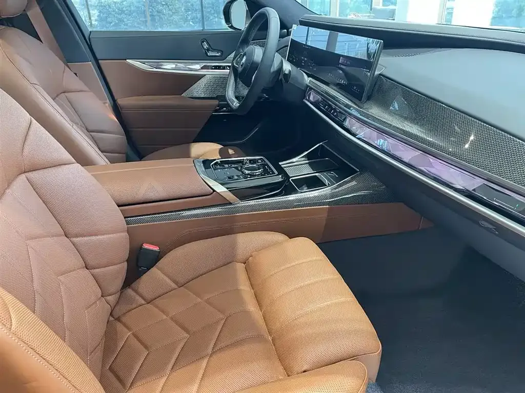 BMW i7 — фото 8