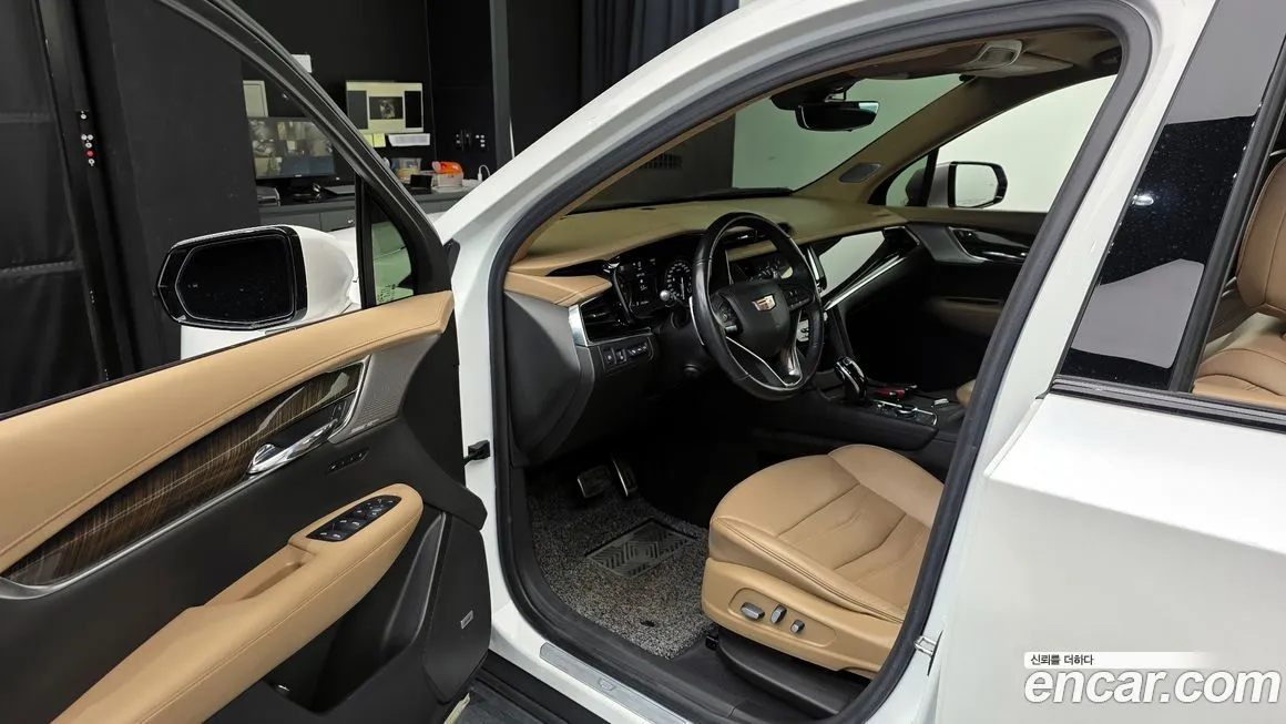 Cadillac XT6 — фото 10