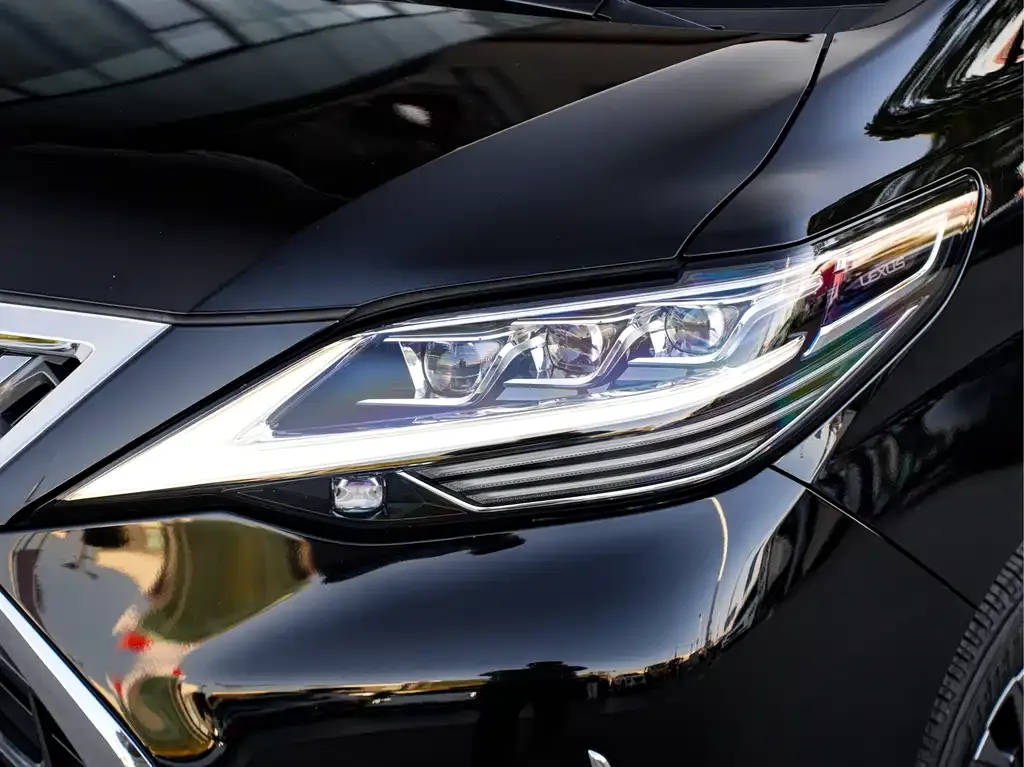 Lexus LM — фото 2