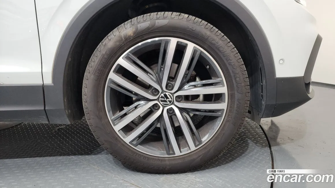Volkswagen Tiguan — фото 6