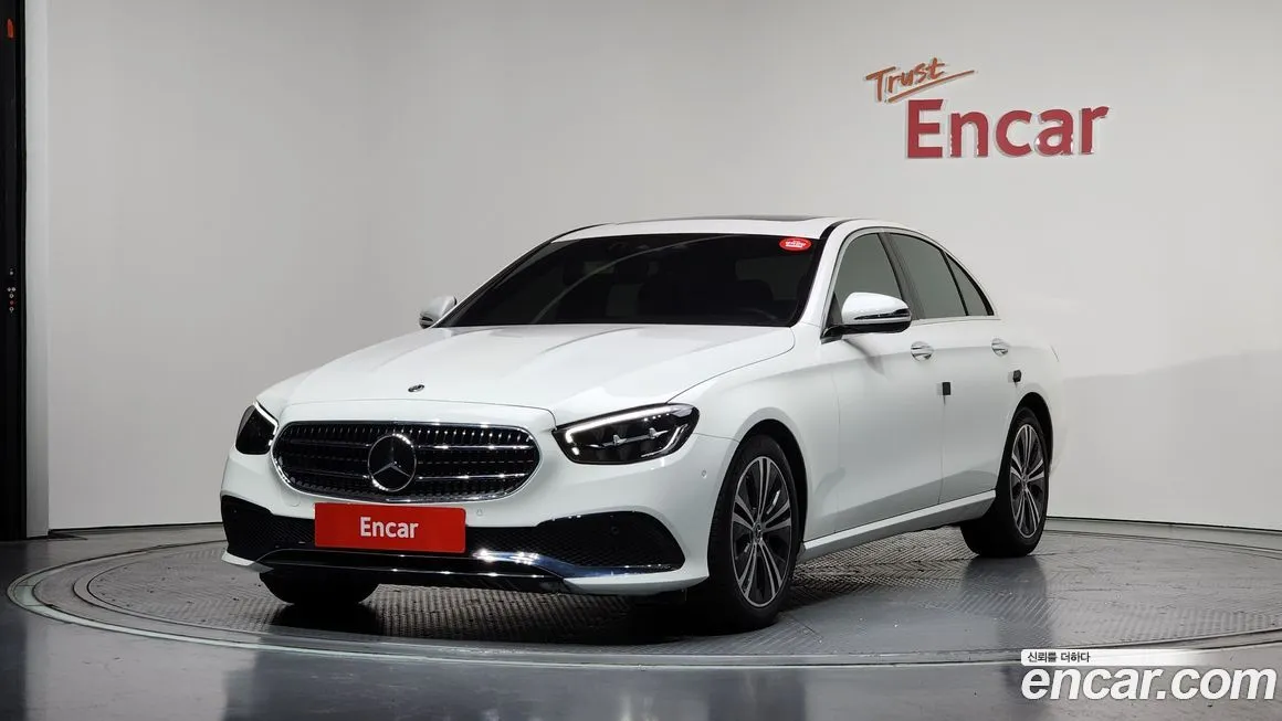 Mercedes-Benz E-Class — фото 1