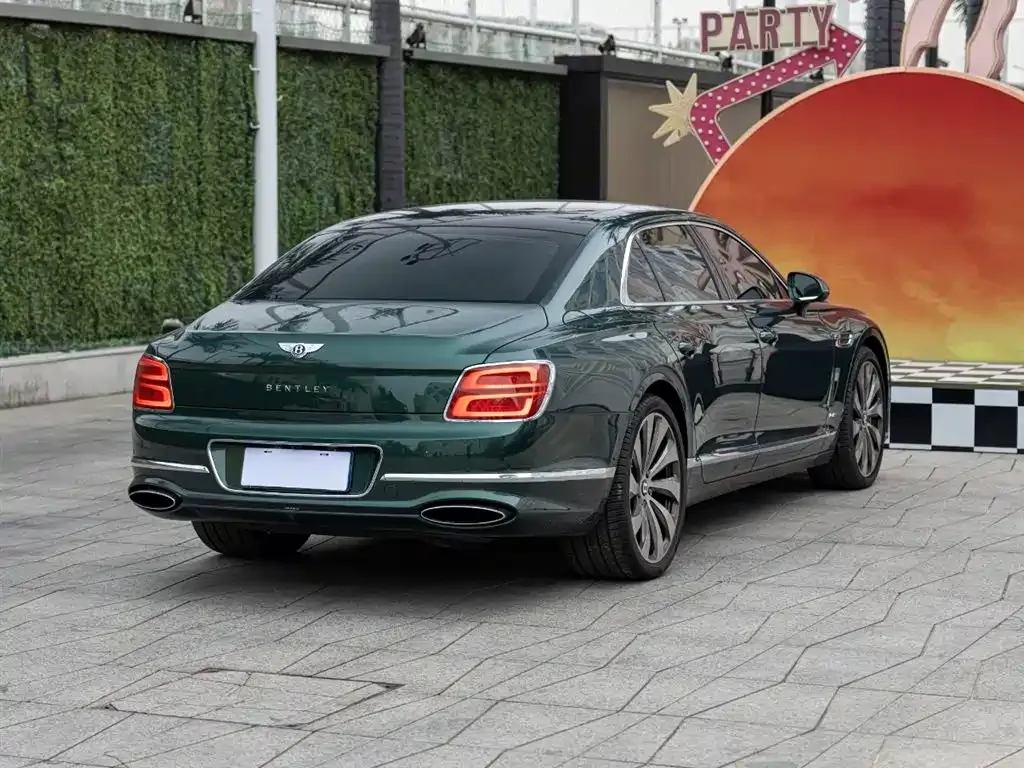 Bentley Flying Spur — фото 10