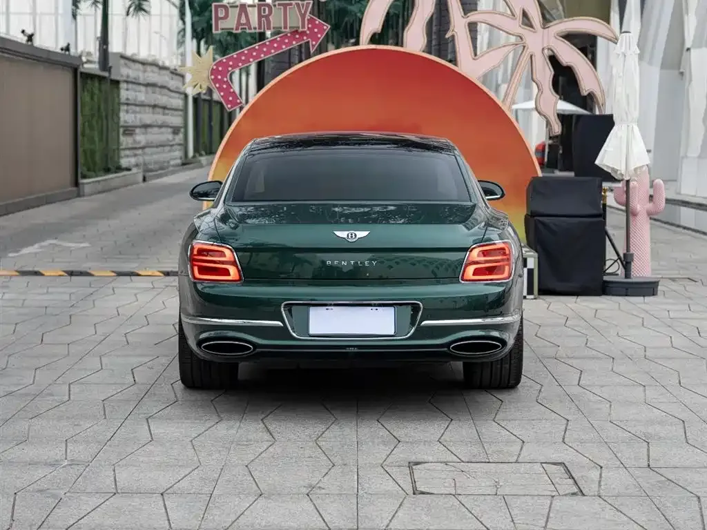 Bentley Flying Spur — фото 3