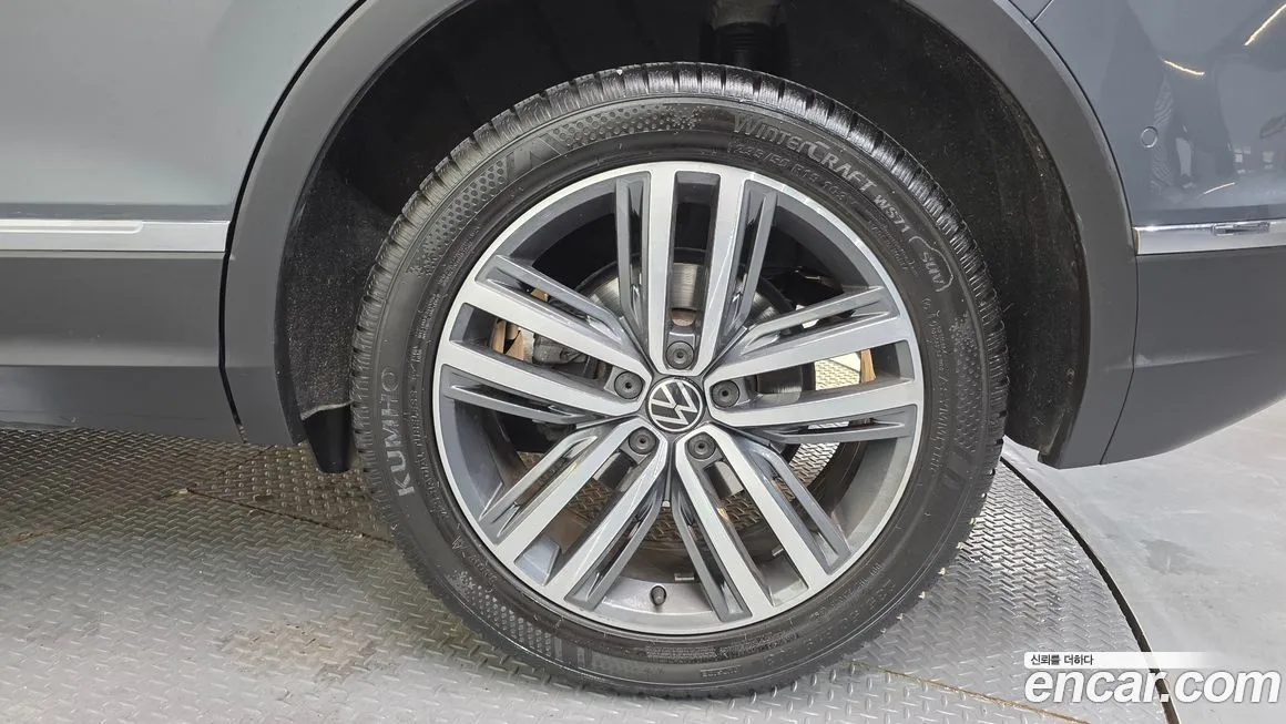Volkswagen Tiguan — фото 8