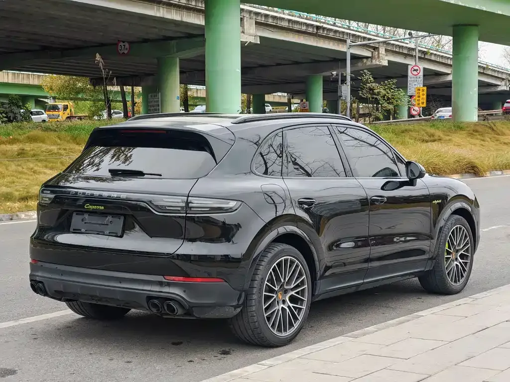 Porsche Cayenne Hybrid — фото 9