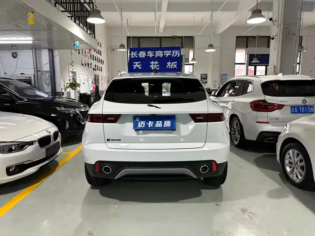 Jaguar E-PACE — фото 10