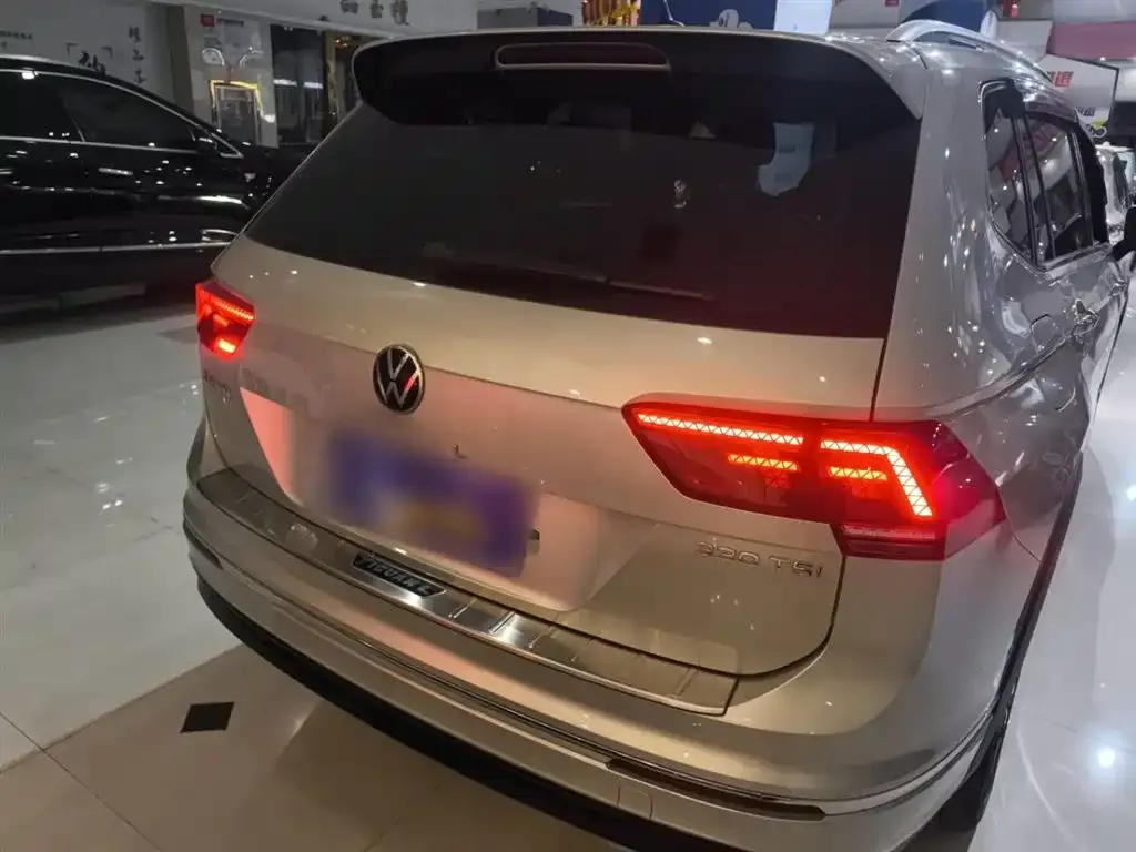 Volkswagen Tiguan L — фото 2