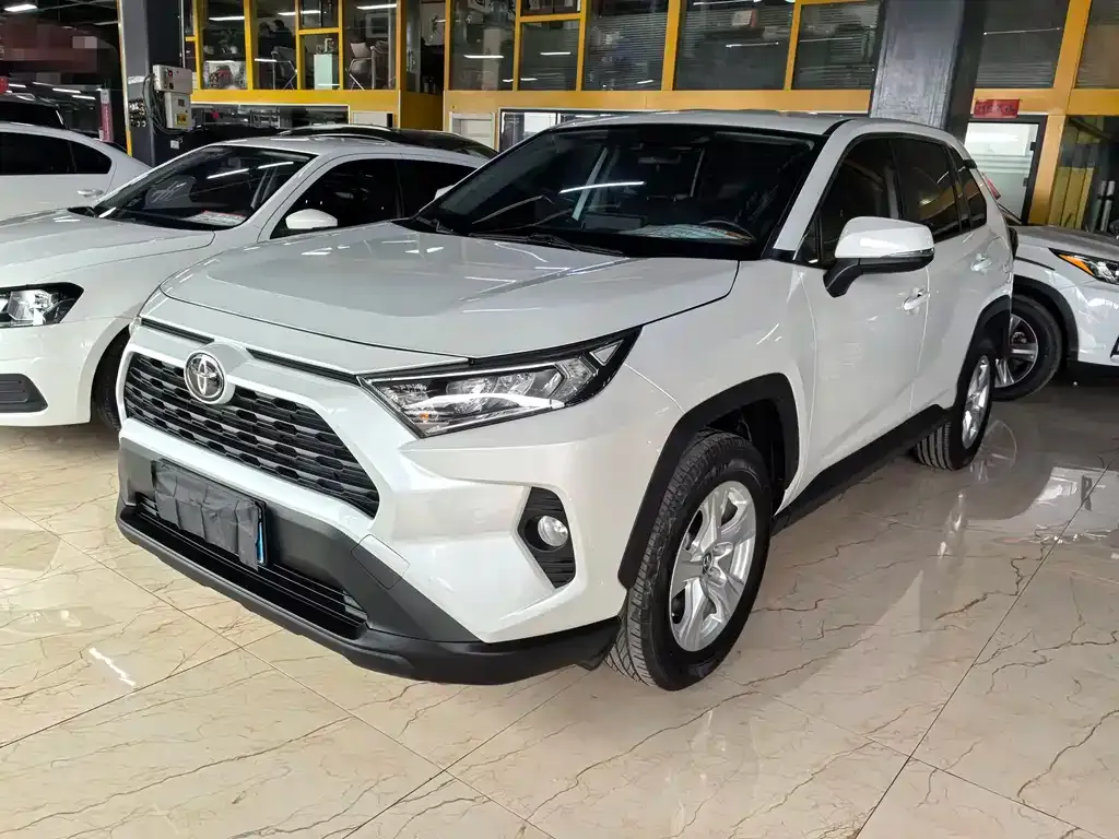 Toyota RAV4 — фото 1
