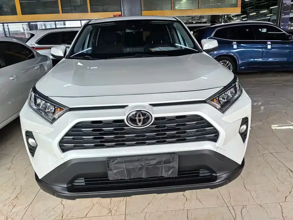 Toyota RAV4 — фото 2