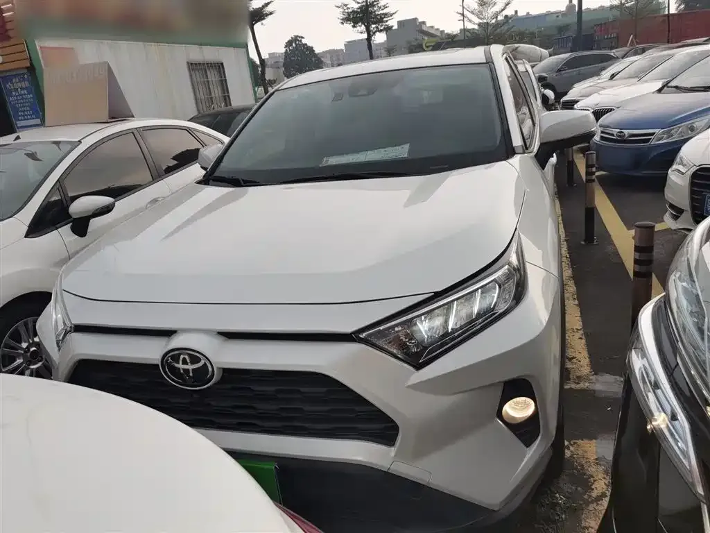 Toyota RAV4 — фото 10