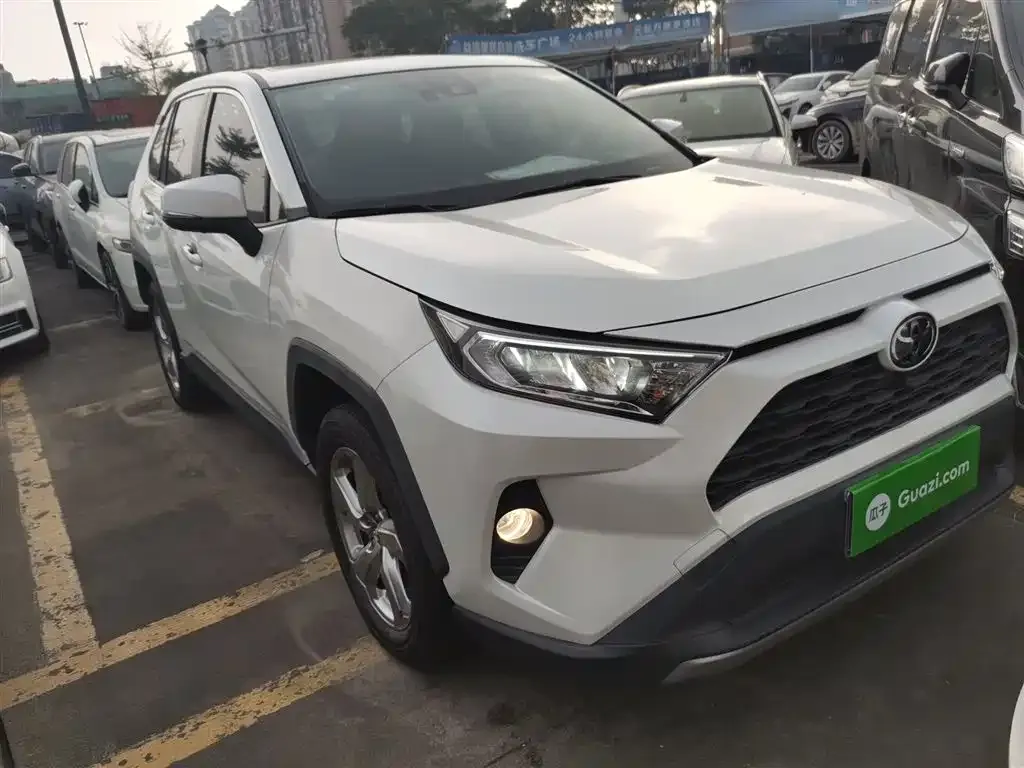 Toyota RAV4 — фото 5