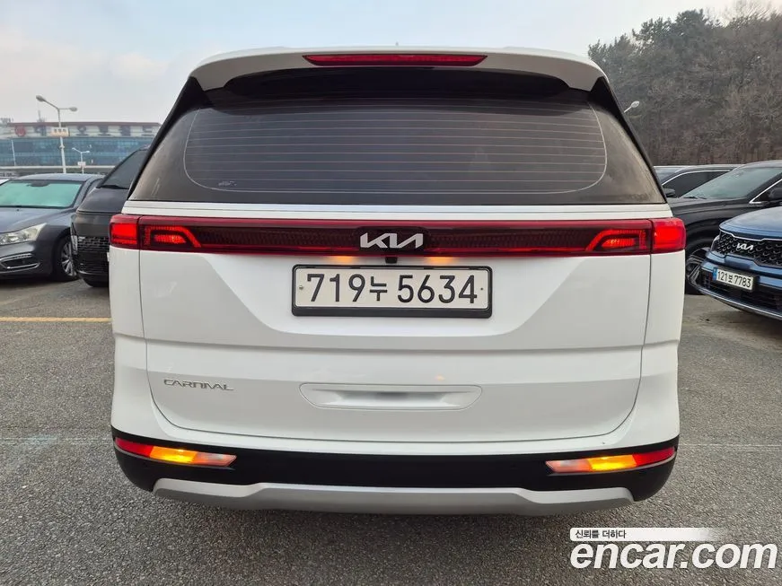 Kia Carnival — фото 8