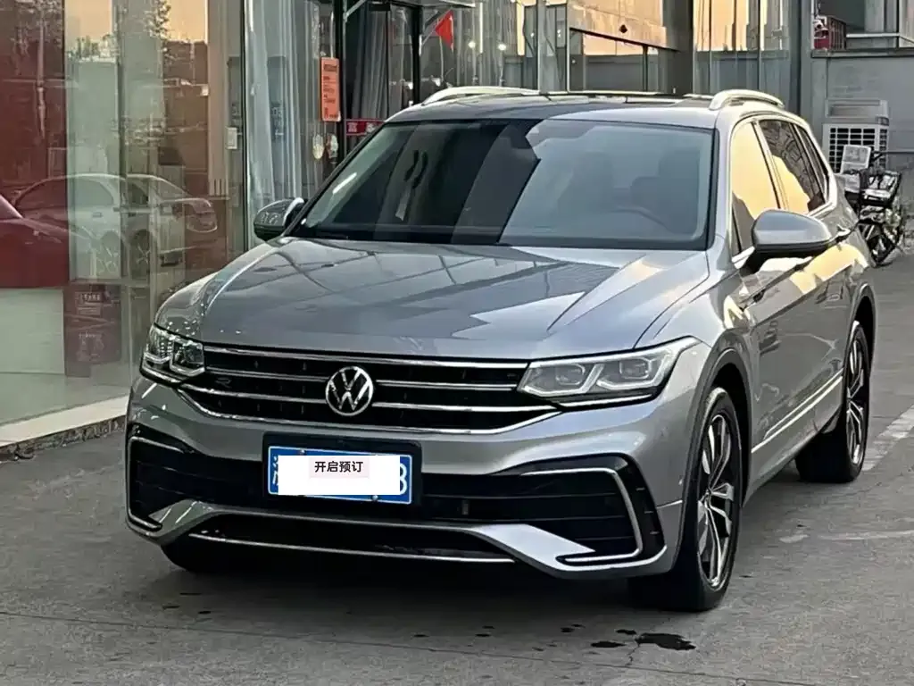 Volkswagen Tiguan L — фото 1