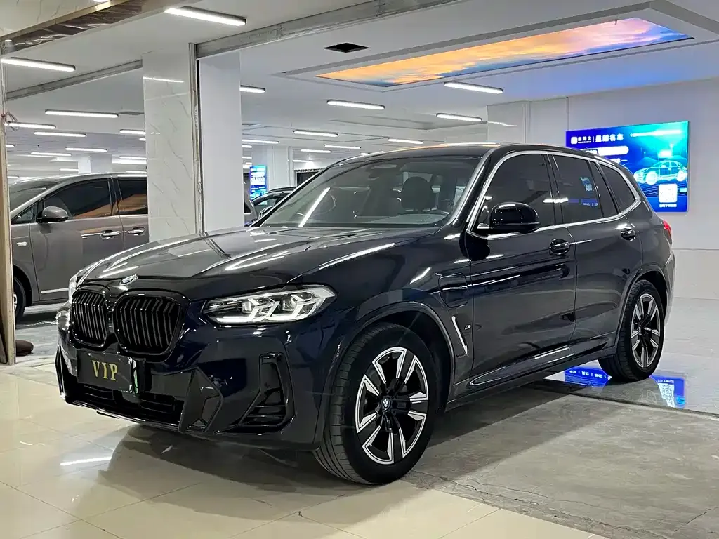 BMW iX3 — фото 1